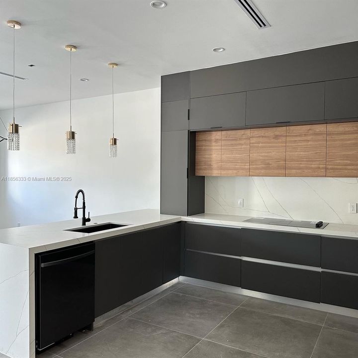 Active With Contract: $4,500 (4 beds, 2 baths, 2012 Square Feet)