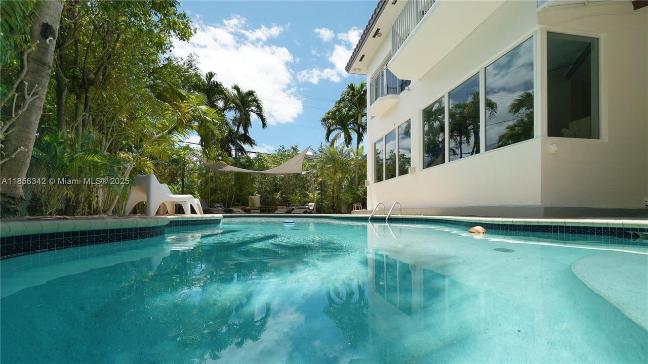 For Sale: $3,895,000 (4 beds, 3 baths, 3403 Square Feet)