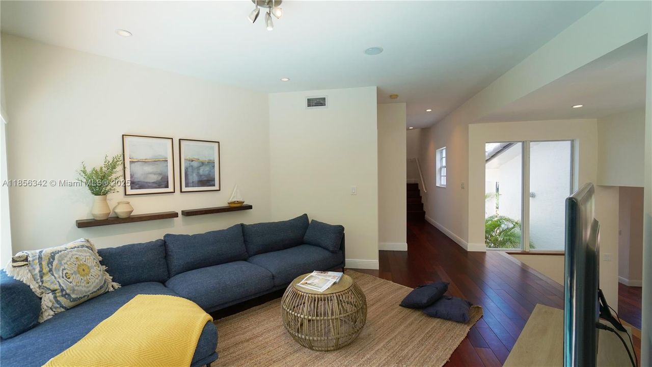 For Sale: $3,895,000 (4 beds, 3 baths, 3403 Square Feet)