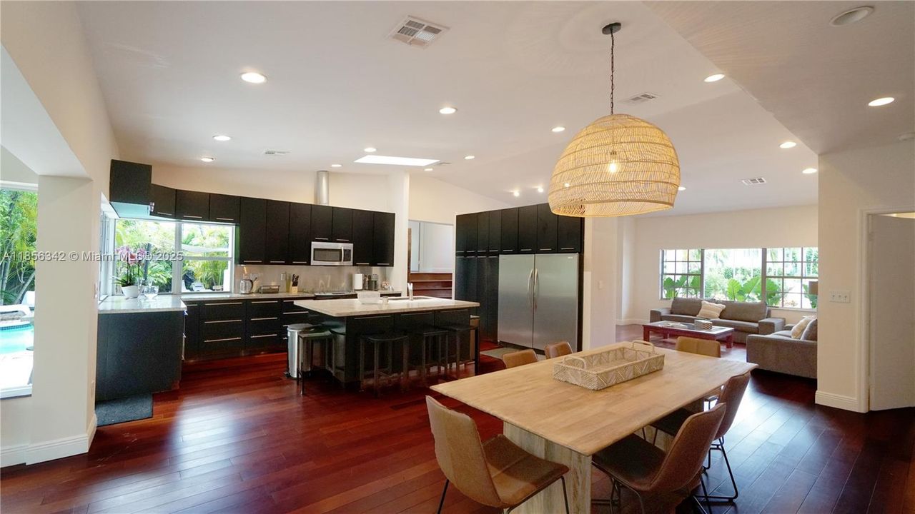 For Sale: $3,895,000 (4 beds, 3 baths, 3403 Square Feet)