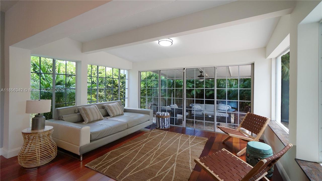 For Sale: $3,895,000 (4 beds, 3 baths, 3403 Square Feet)