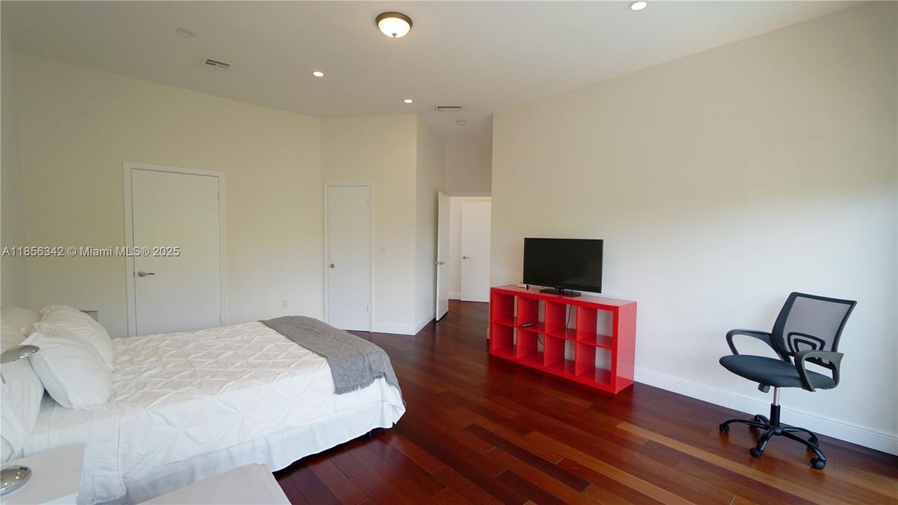 For Sale: $3,895,000 (4 beds, 3 baths, 3403 Square Feet)