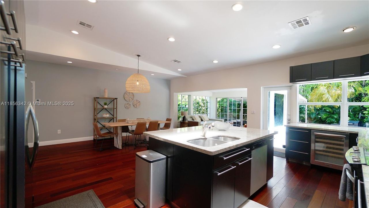 For Sale: $3,895,000 (4 beds, 3 baths, 3403 Square Feet)