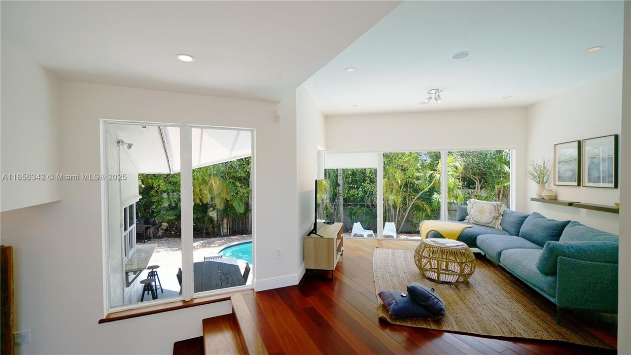 For Sale: $3,895,000 (4 beds, 3 baths, 3403 Square Feet)