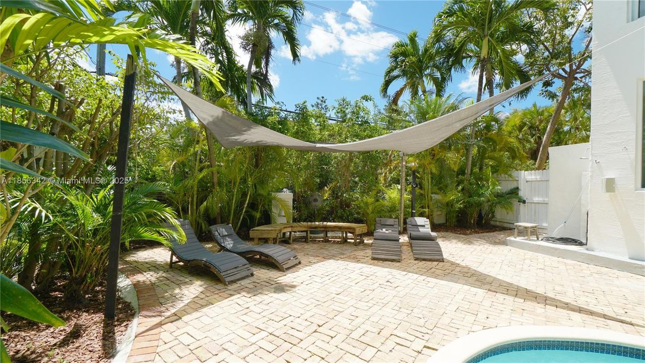 For Sale: $3,895,000 (4 beds, 3 baths, 3403 Square Feet)