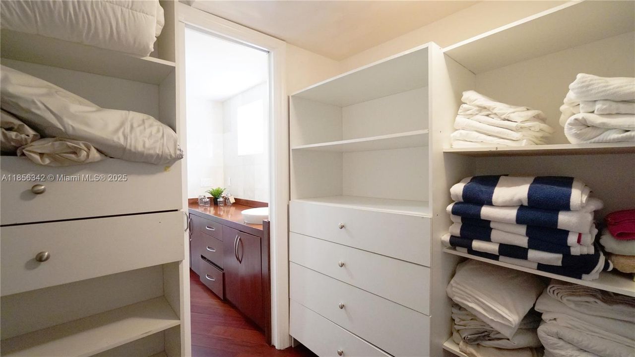 For Sale: $3,895,000 (4 beds, 3 baths, 3403 Square Feet)