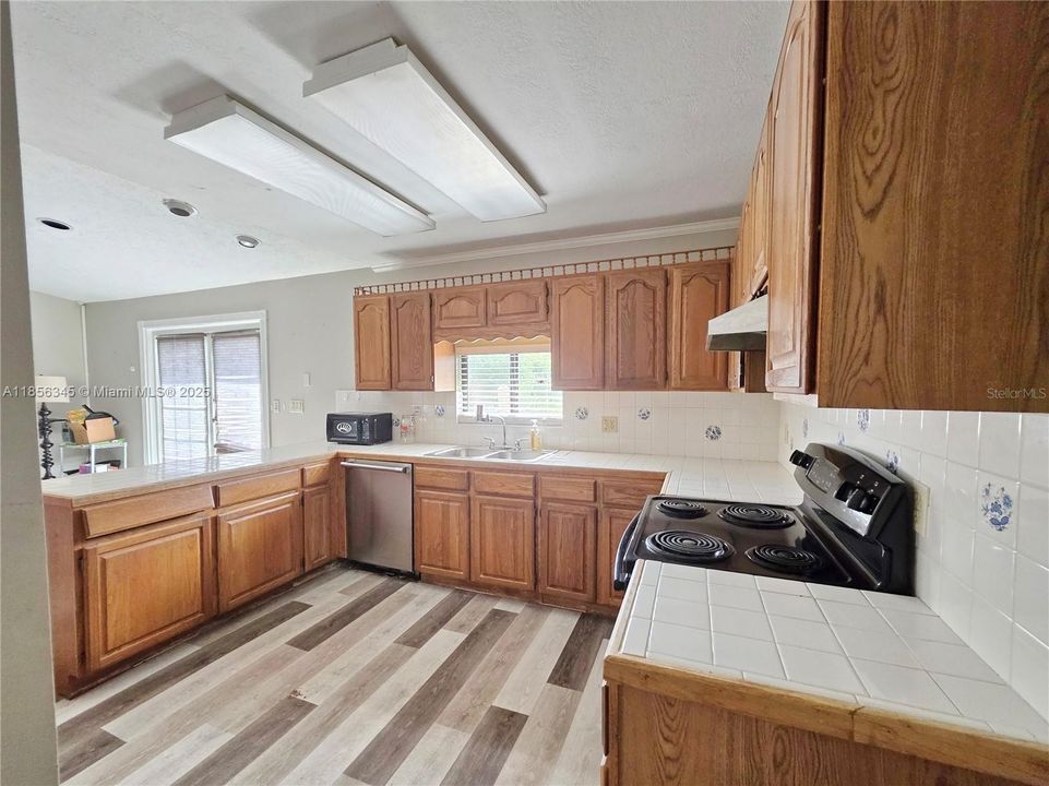 待售: $229,900 (2 贝兹, 1 浴室, 1280 平方英尺)