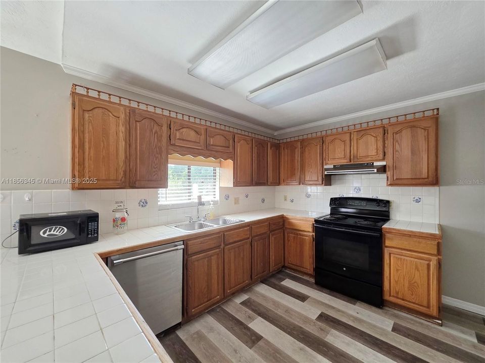 待售: $229,900 (2 贝兹, 1 浴室, 1280 平方英尺)