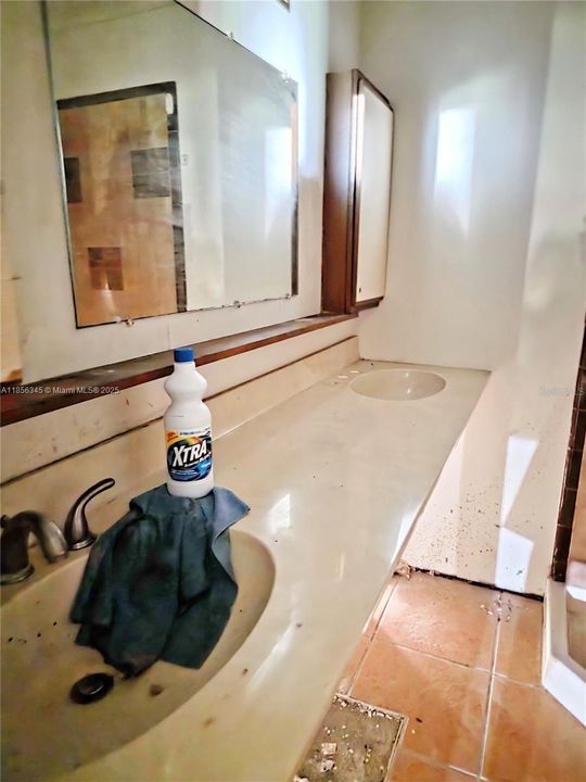 待售: $229,900 (2 贝兹, 1 浴室, 1280 平方英尺)