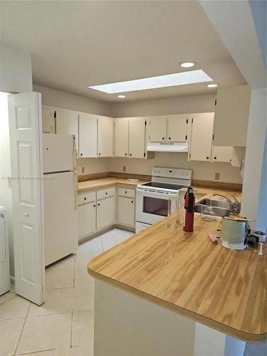 Recientemente alquilado: $1,900 (2 camas, 2 baños, 1029 Pies cuadrados)