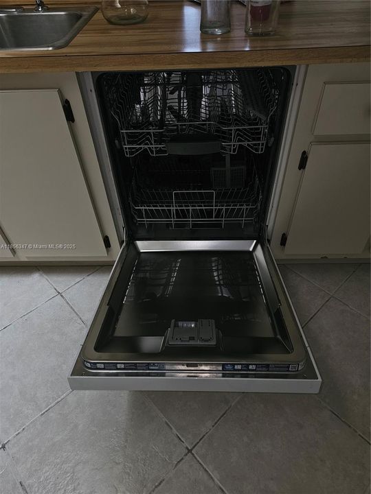 Recientemente alquilado: $1,900 (2 camas, 2 baños, 1029 Pies cuadrados)