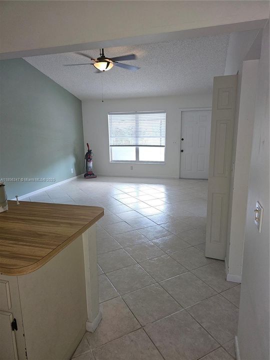 Recientemente alquilado: $1,900 (2 camas, 2 baños, 1029 Pies cuadrados)