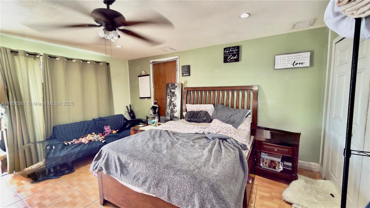 Recently Sold: $495,000 (3 beds, 2 baths, 1280 Square Feet)