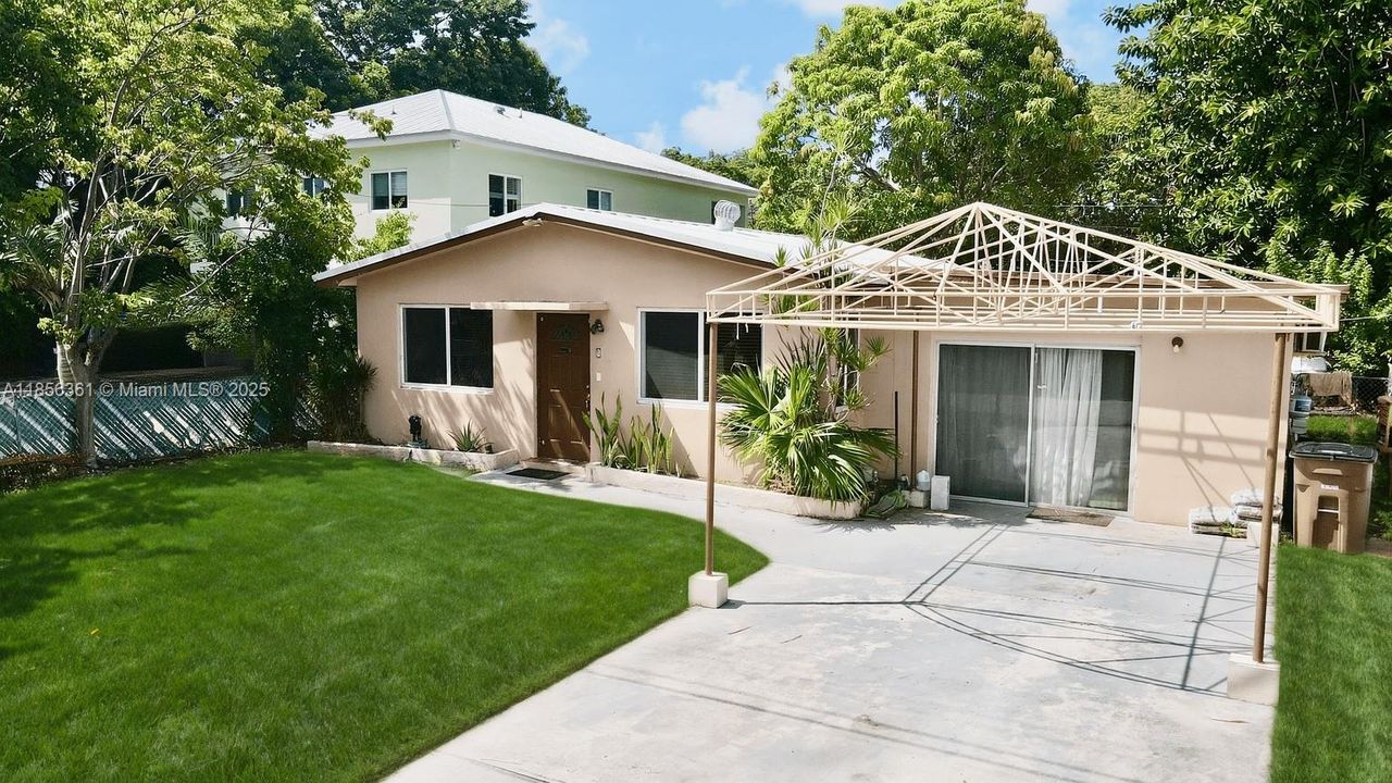 Recently Sold: $495,000 (3 beds, 2 baths, 1280 Square Feet)
