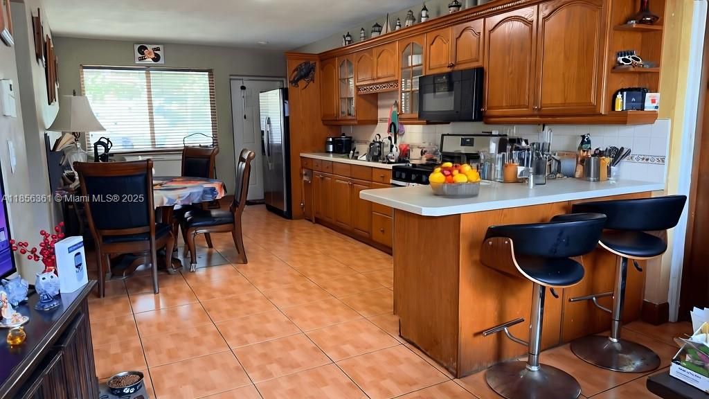 Recently Sold: $495,000 (3 beds, 2 baths, 1280 Square Feet)