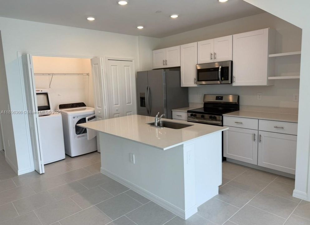 出租: $1,599 (3 贝兹, 2 浴室, 0 平方英尺)