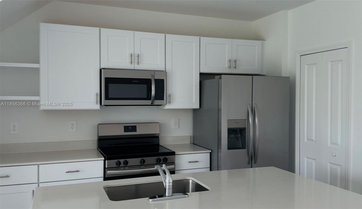 出租: $1,599 (3 贝兹, 2 浴室, 0 平方英尺)