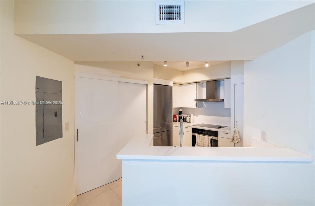 最近售出: $835,000 (2 贝兹, 2 浴室, 930 平方英尺)