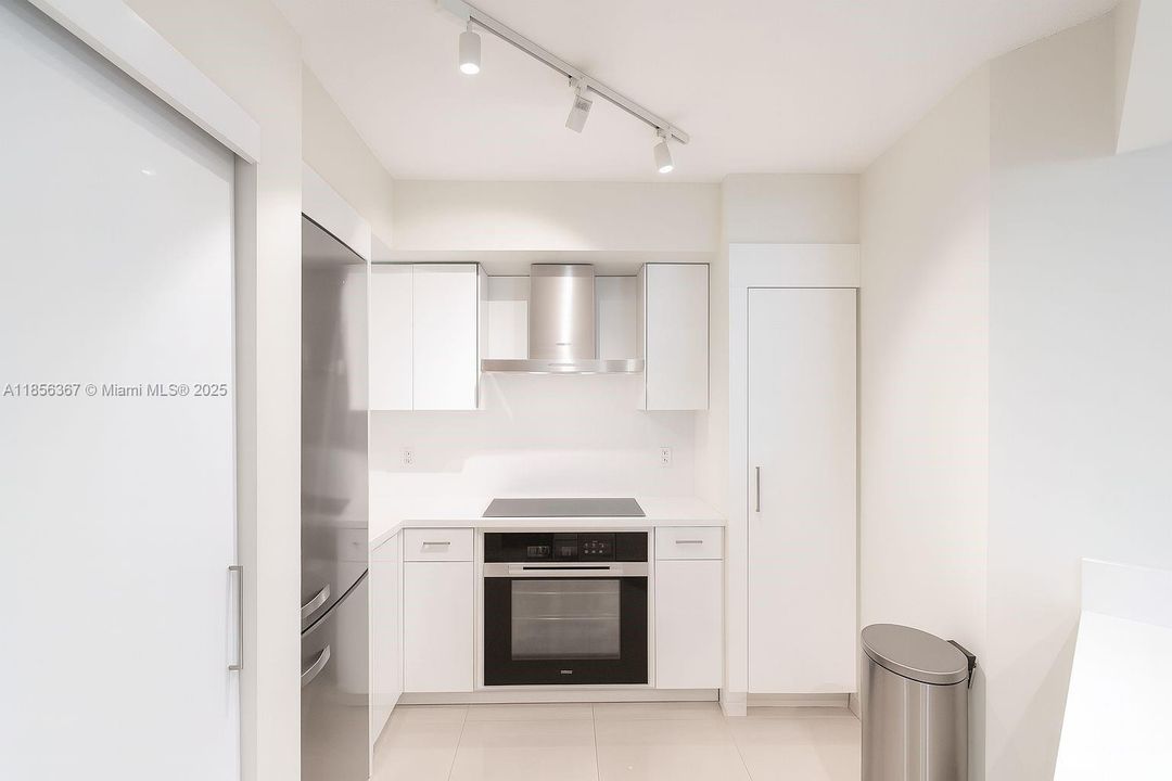 最近售出: $835,000 (2 贝兹, 2 浴室, 930 平方英尺)