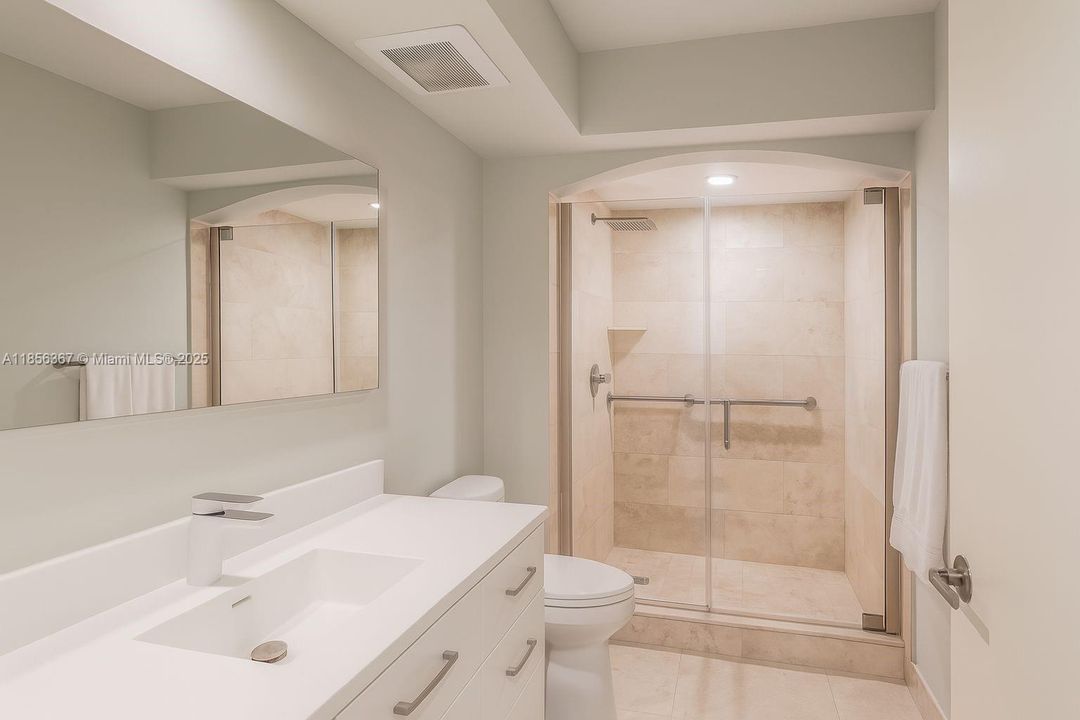 最近售出: $835,000 (2 贝兹, 2 浴室, 930 平方英尺)