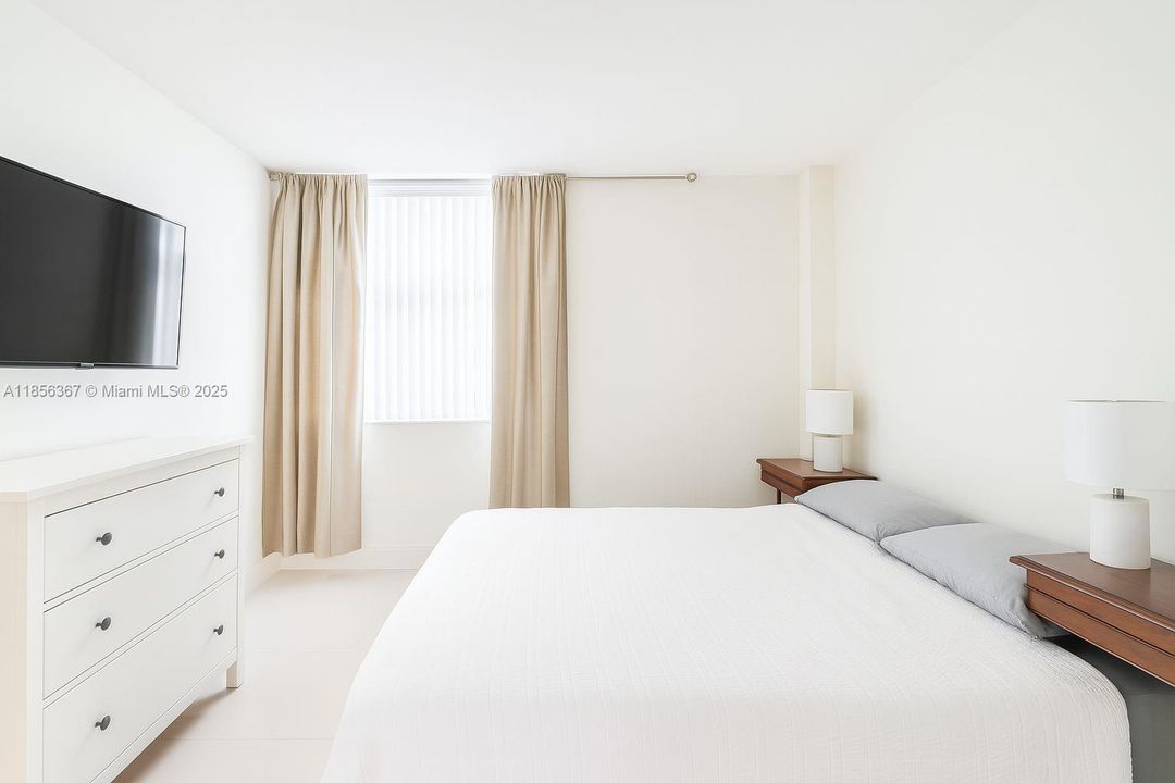 最近售出: $835,000 (2 贝兹, 2 浴室, 930 平方英尺)