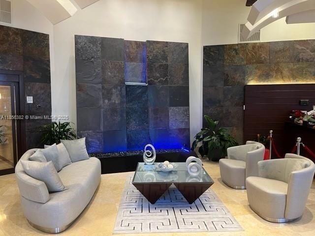 待售: $570,000 (2 贝兹, 2 浴室, 1134 平方英尺)