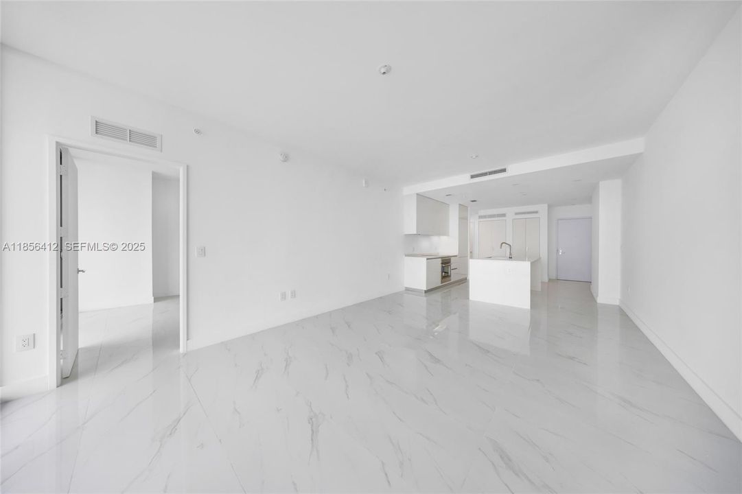 For Sale: $1,199,000 (1 beds, 2 baths, 1037 Square Feet)