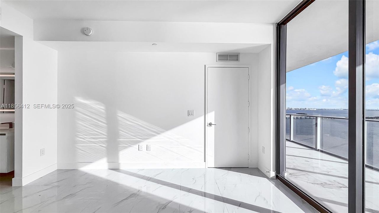 For Sale: $1,199,000 (1 beds, 2 baths, 1037 Square Feet)