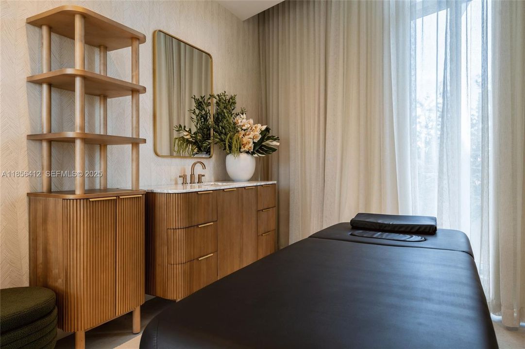 For Sale: $1,199,000 (1 beds, 2 baths, 1037 Square Feet)