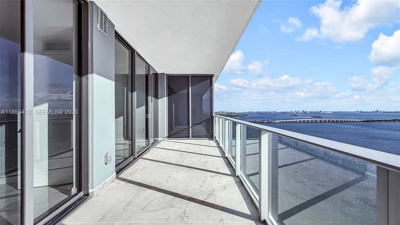 For Sale: $1,199,000 (1 beds, 2 baths, 1037 Square Feet)