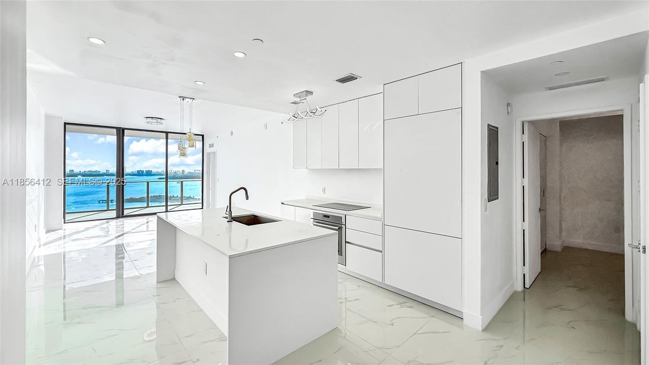 For Sale: $1,199,000 (1 beds, 2 baths, 1037 Square Feet)