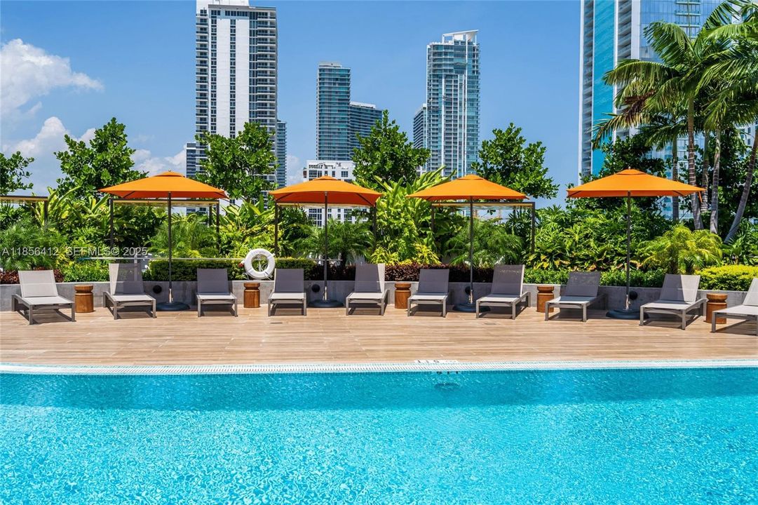 For Sale: $1,199,000 (1 beds, 2 baths, 1037 Square Feet)