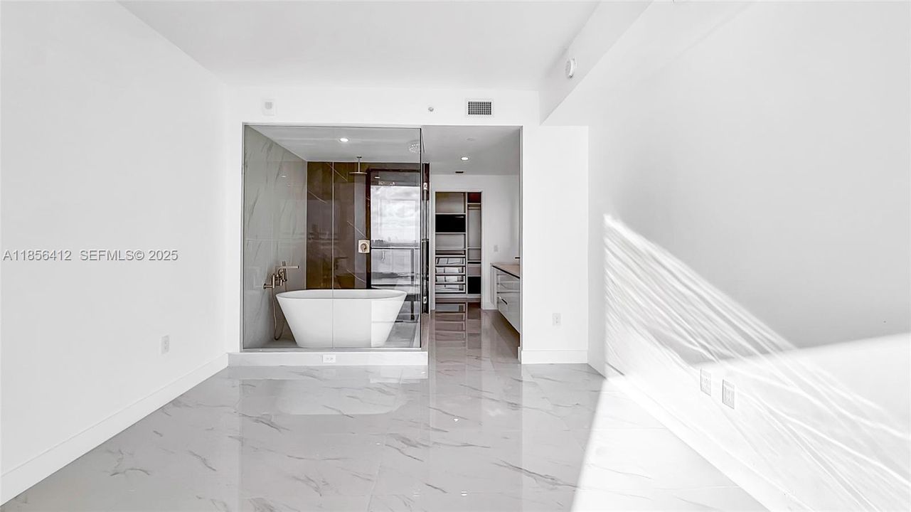 For Sale: $1,199,000 (1 beds, 2 baths, 1037 Square Feet)