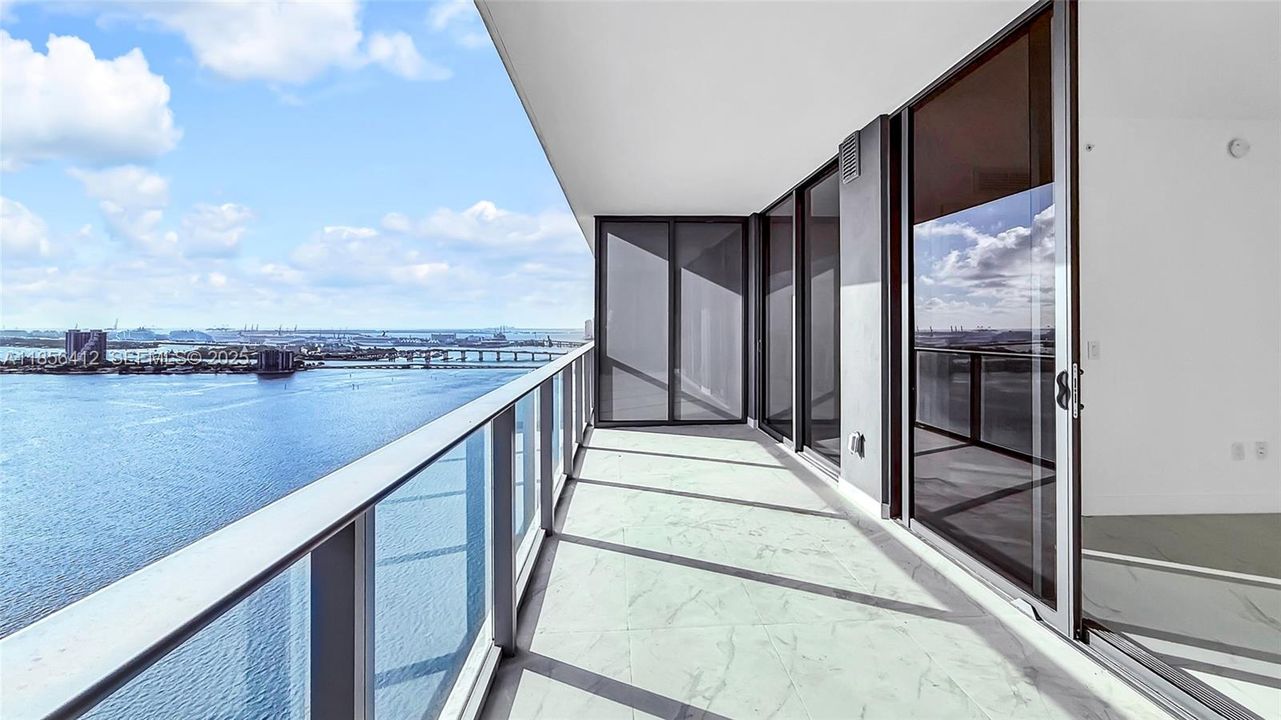 For Sale: $1,199,000 (1 beds, 2 baths, 1037 Square Feet)