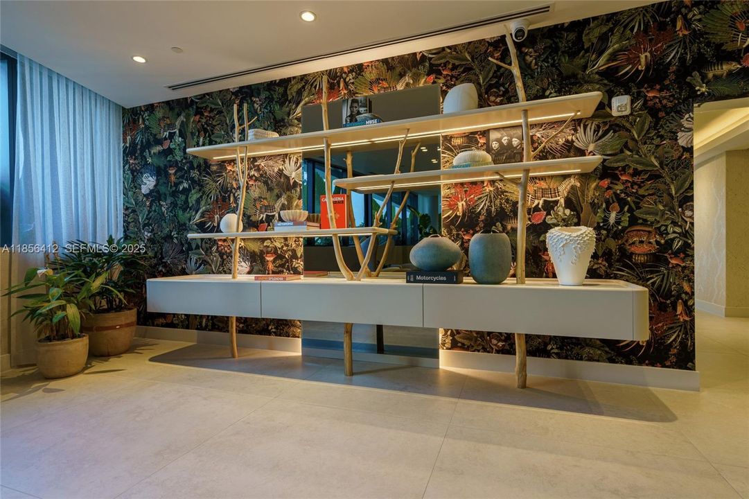 For Sale: $1,199,000 (1 beds, 2 baths, 1037 Square Feet)