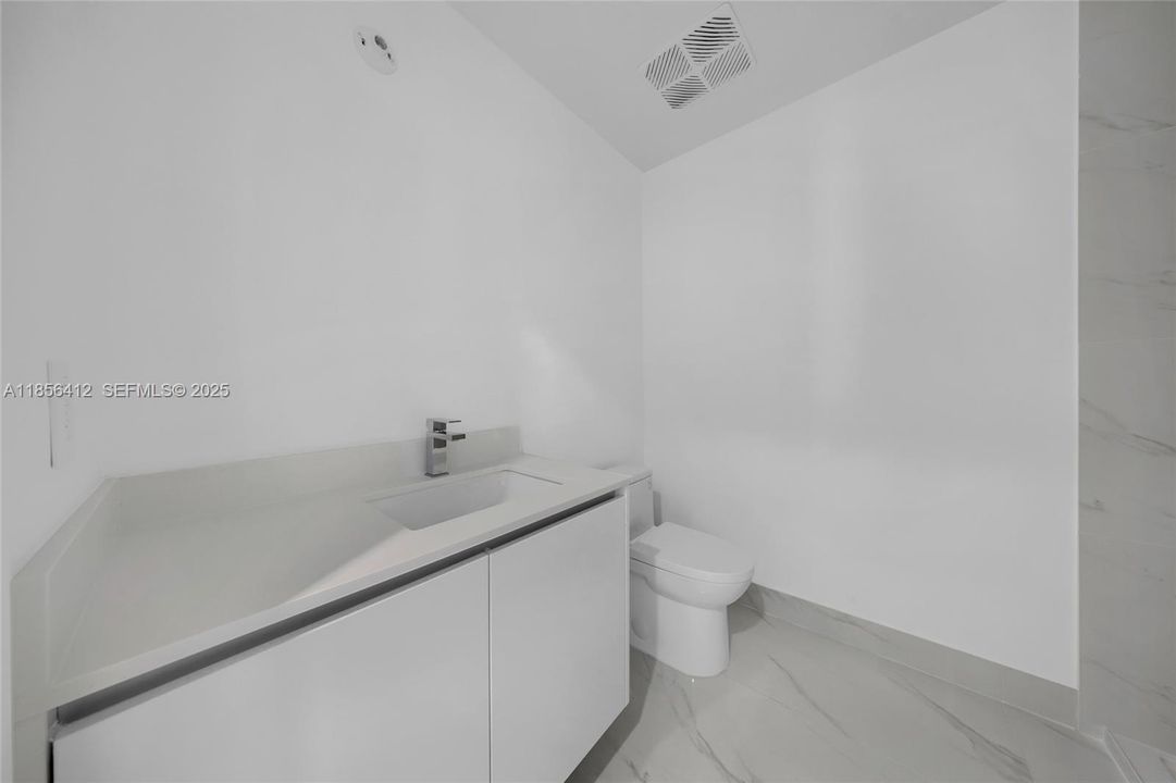For Sale: $1,199,000 (1 beds, 2 baths, 1037 Square Feet)