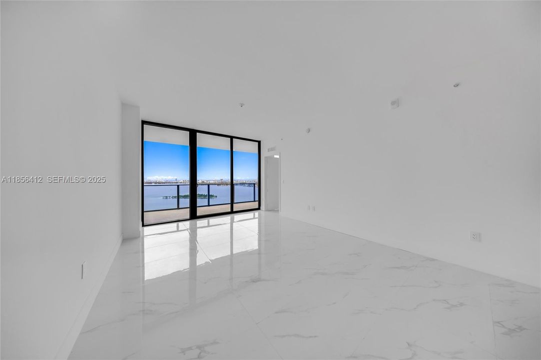 For Sale: $1,199,000 (1 beds, 2 baths, 1037 Square Feet)