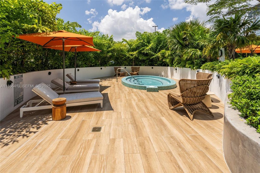 For Sale: $1,199,000 (1 beds, 2 baths, 1037 Square Feet)