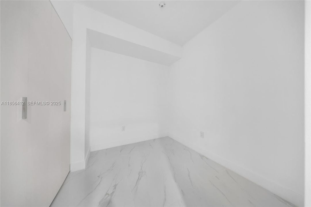 For Sale: $1,199,000 (1 beds, 2 baths, 1037 Square Feet)