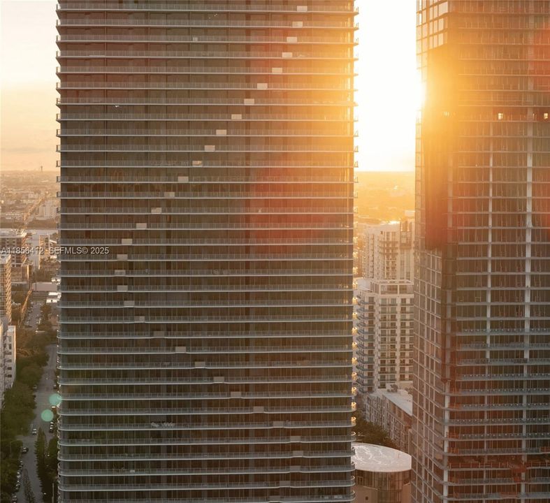 For Sale: $1,199,000 (1 beds, 2 baths, 1037 Square Feet)