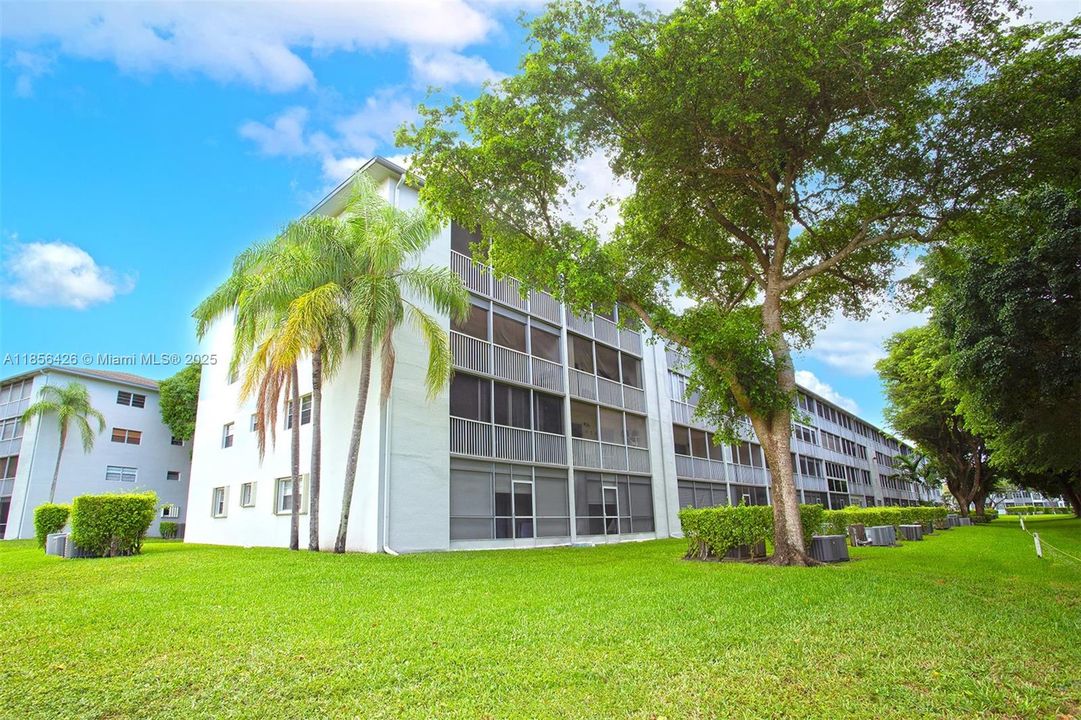 Rear of your Quiet New Hampton Building H