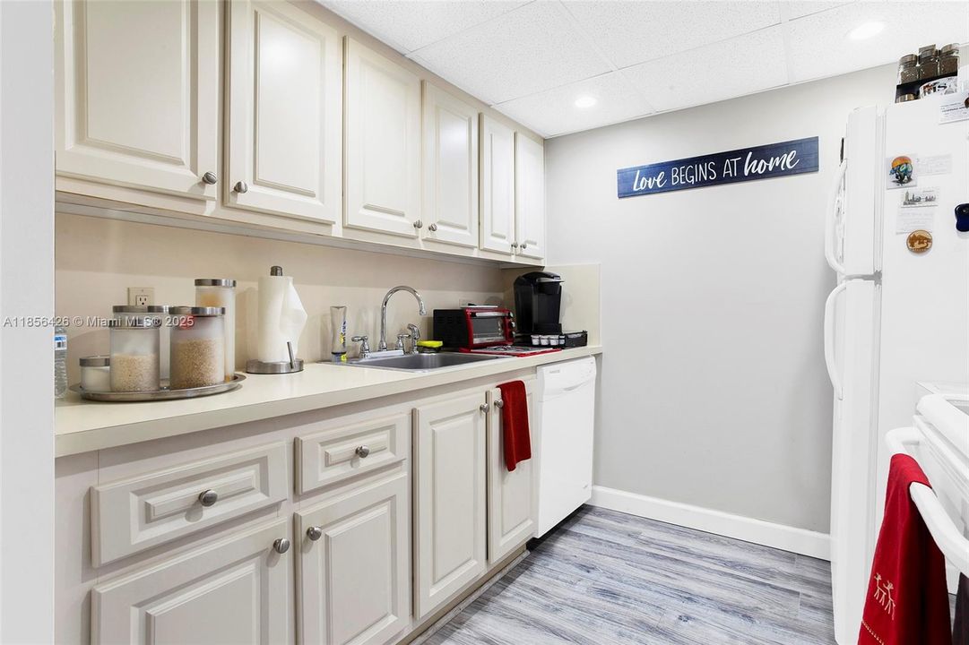 Nice Kitchen with Newer Dishwasher/Disposal