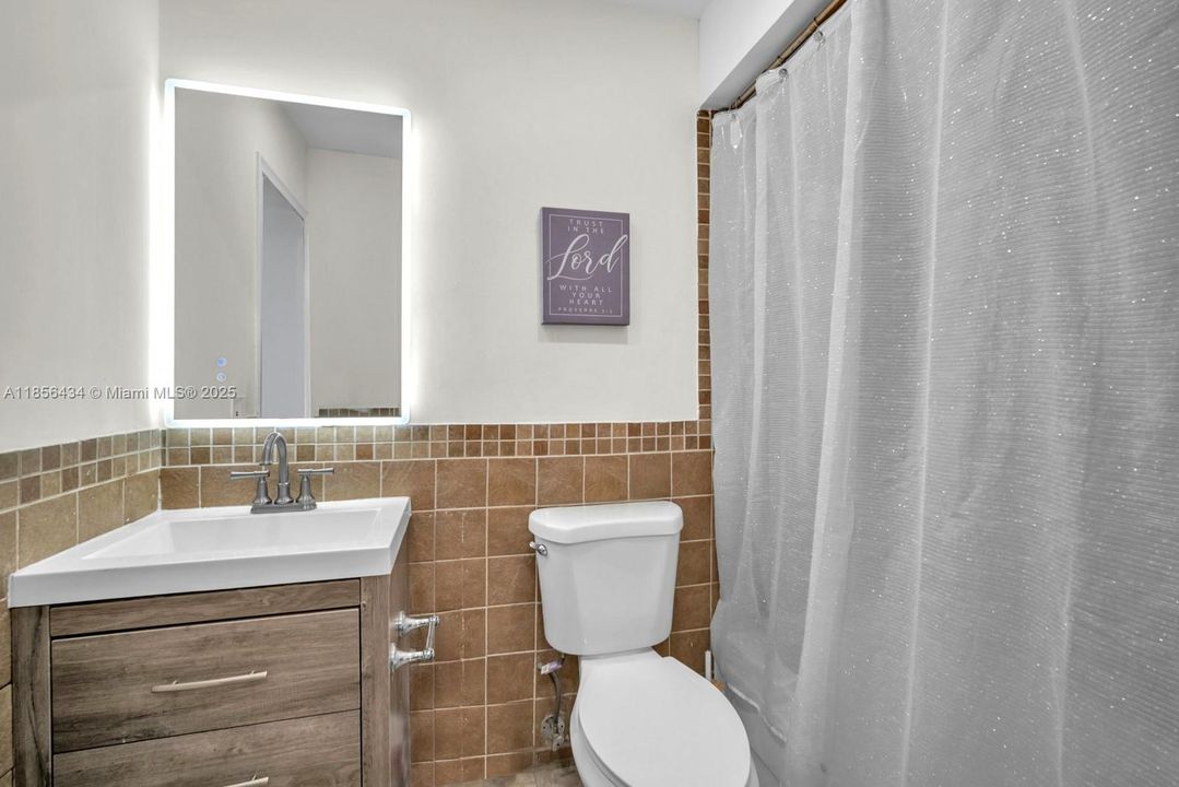 Под контрактом: $360,000 (2 спален, 1 ванн, 937 Квадратных фут)