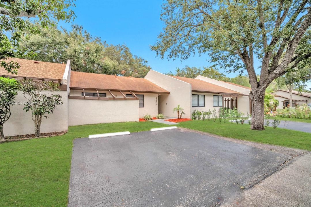 Под контрактом: $360,000 (2 спален, 1 ванн, 937 Квадратных фут)