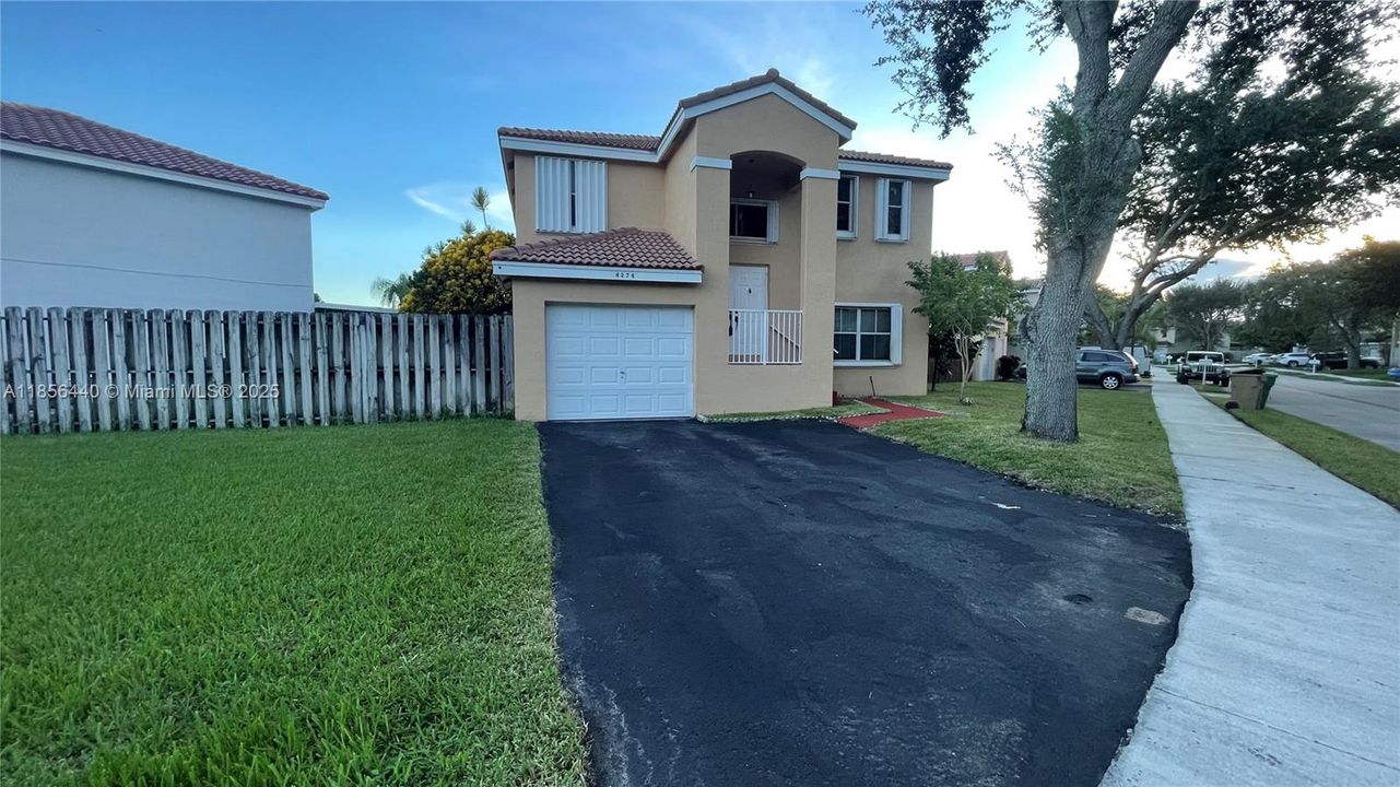 Active With Contract: $3,300 (3 beds, 2 baths, 1702 Square Feet)