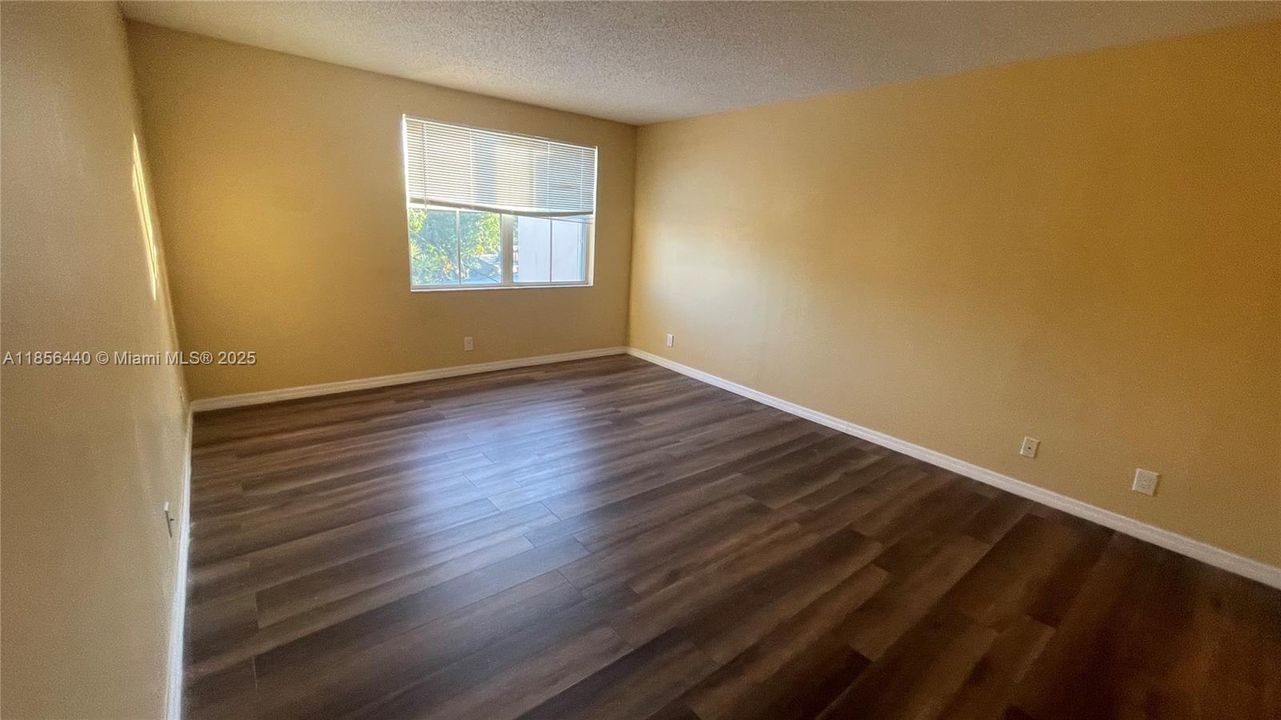 Active With Contract: $3,300 (3 beds, 2 baths, 1702 Square Feet)