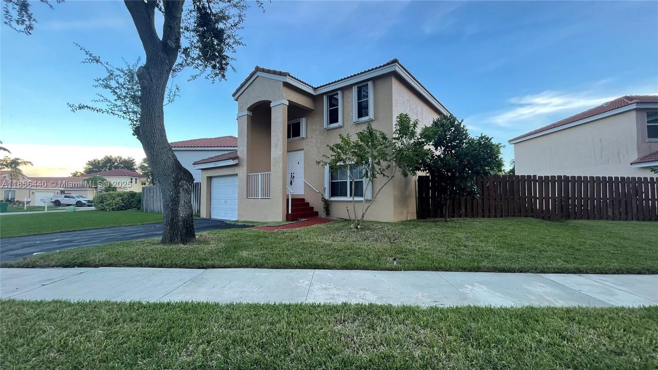 Active With Contract: $3,300 (3 beds, 2 baths, 1702 Square Feet)