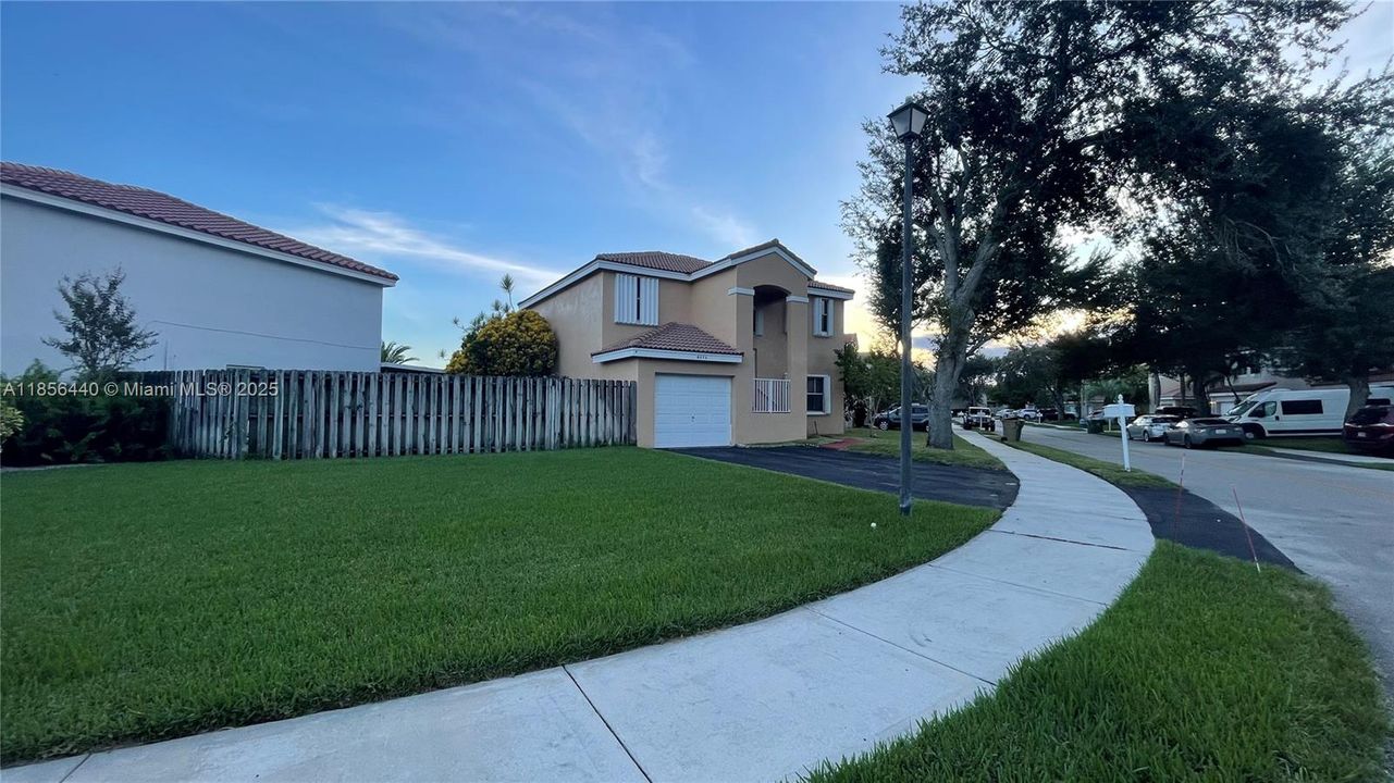 Active With Contract: $3,300 (3 beds, 2 baths, 1702 Square Feet)