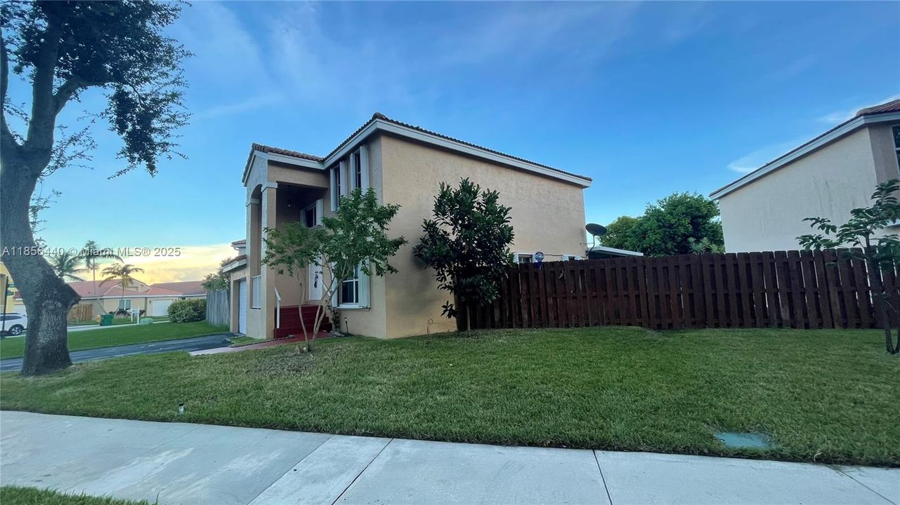 Active With Contract: $3,300 (3 beds, 2 baths, 1702 Square Feet)