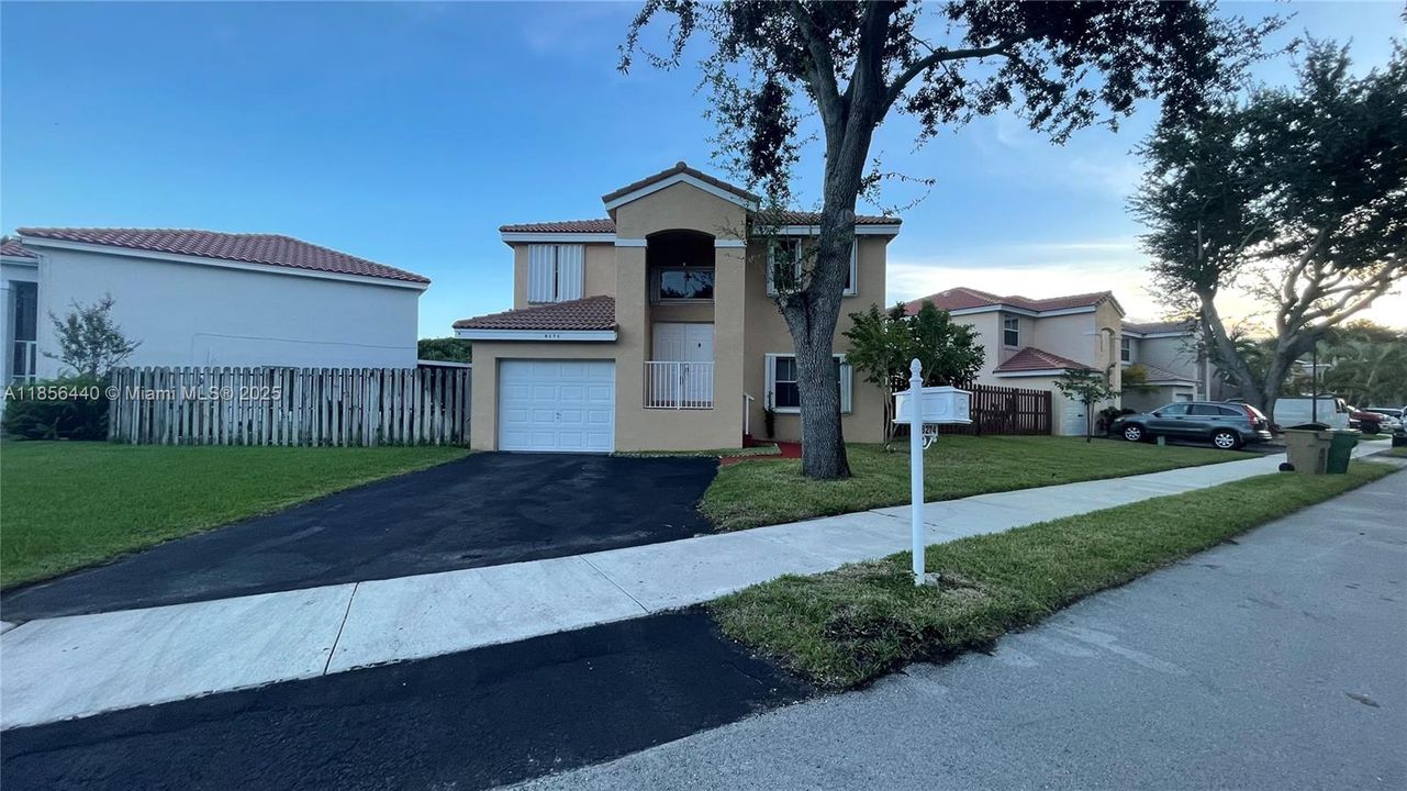 Active With Contract: $3,300 (3 beds, 2 baths, 1702 Square Feet)